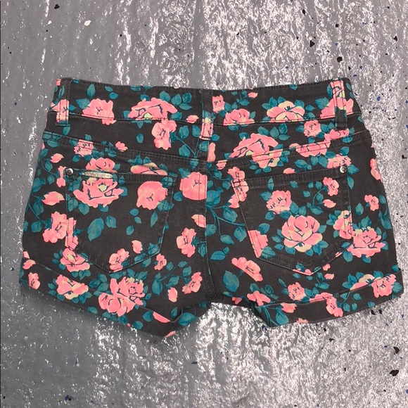 New Celebrity Pink Floral Shorts - Picture 2 of 3
